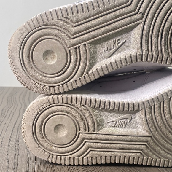 Nike Air Force 1 Womens Size 8.5 Low-Top White Leather Athletic Sneakers - Picture 10 of 11